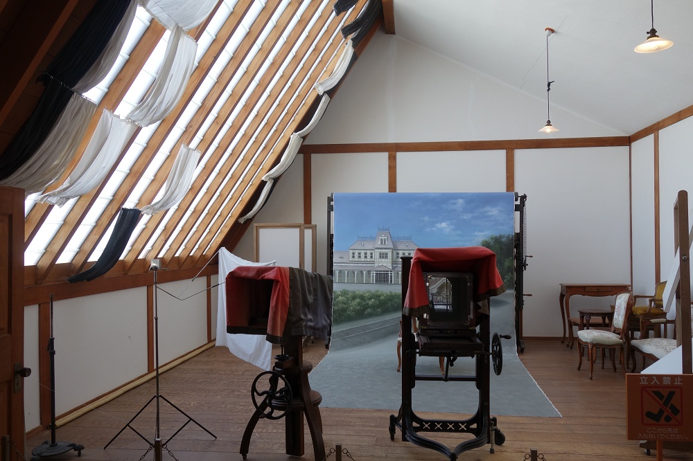 Photostudio Hirose - ein Teil des Sachs ist glasgedeckt, um ausreichend Tageslicht für die Aufnahmen zur Verfügung zu haben.