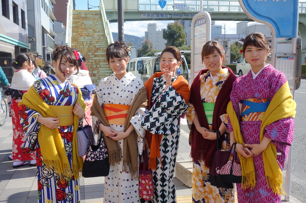 Farbenfrohe Kimono - nicht nur in Tokyo...