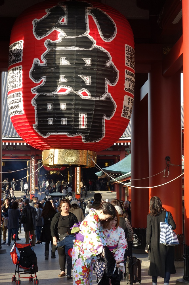 Am Eingang zum Sensoji-Tempel, im Volksmund Asakusa-Kannon-Tempel genannt